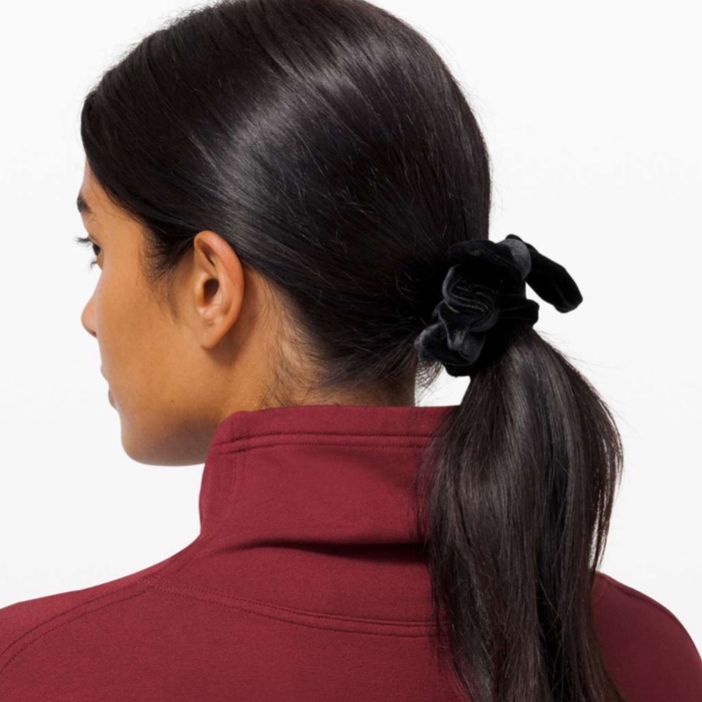 Lululemon Uplifting Scrunchie Black Velvet Bow Nwt - Picture 2 of 7